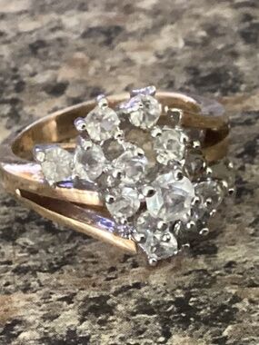 Gold cluster ring
